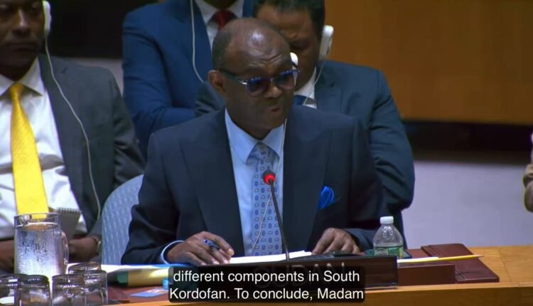 مندوب السودان في جلسة مجلس الأمن يكشف عن تلقيه رسالة في هاتفه من البرهان يرد بها مباشرة على إتهامات من مسعد بولس”بالفيديو”