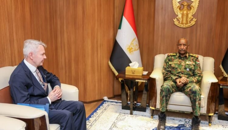 مبعوث الأمم المتحدة الخاص للسودان يقدم طلبًا للبرهان بشأن “الخماسية” وتعهدات بتسوية الخلافات وتحقيق السلام