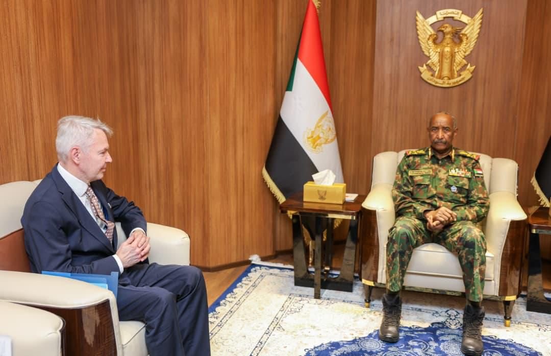 مبعوث الأمم المتحدة الخاص للسودان يقدم طلبًا للبرهان بشأن “الخماسية” وتعهدات بتسوية الخلافات وتحقيق السلام مبعوث الأمم المتحدة الخاص للسودان يقدم طلبًا للبرهان بشأن “الخماسية” وتعهدات بتسوية الخلافات وتحقيق السلام