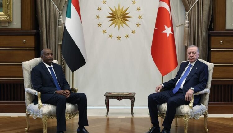 أردوغان يقدم تعهدات لـ البرهان لوقف إراقة الدماء في السودان ومواصلة العمل في مجالات عديدة