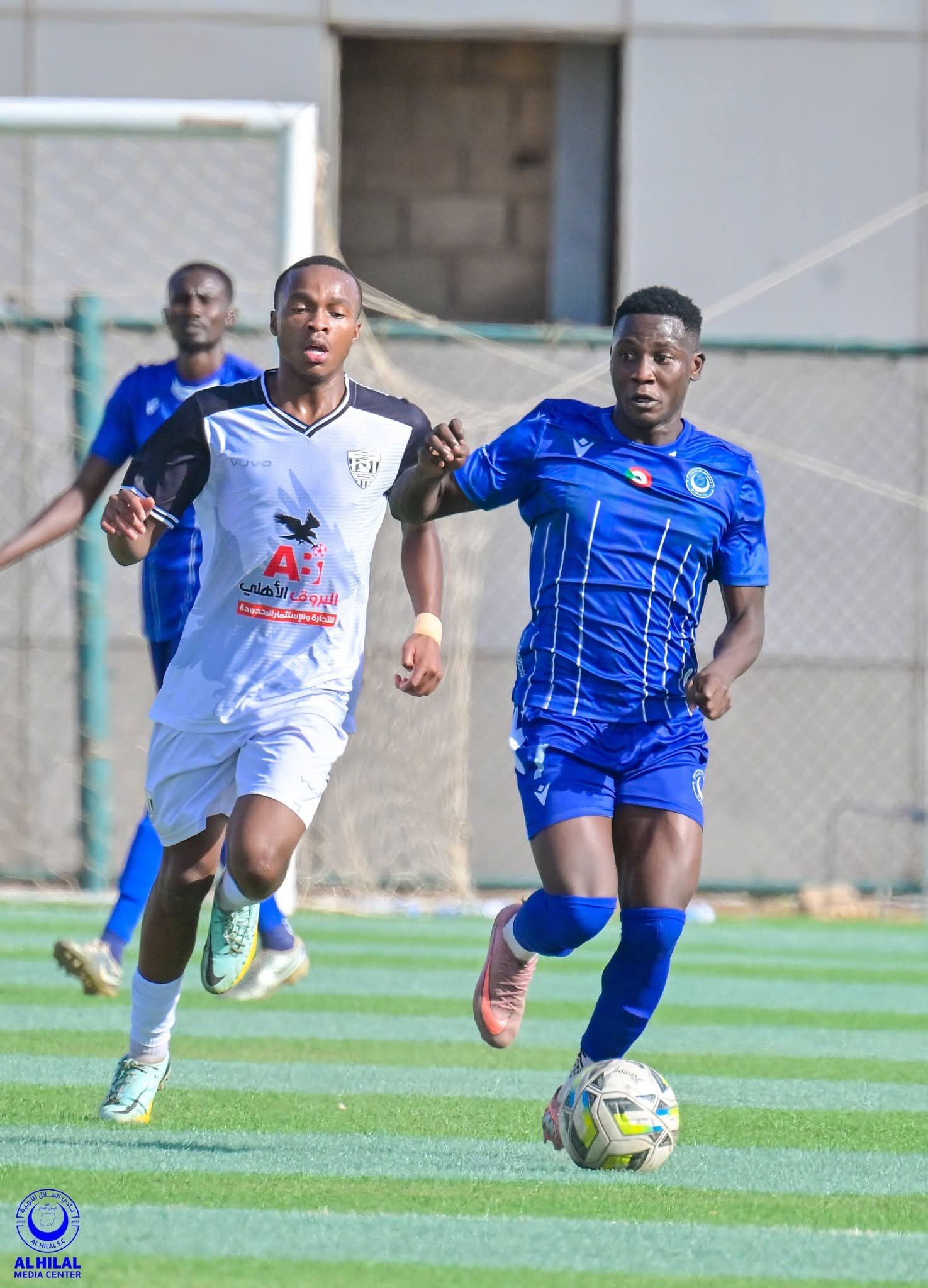 الهلال يتجاوز مطب الأهلي مدني ويضيق الخناق على المريخ الهلال يتجاوز مطب الأهلي مدني ويضيق الخناق على المريخ