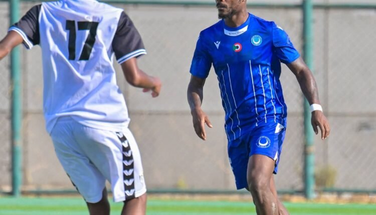 الهلال يتجاوز مطب الأهلي مدني ويضيق الخناق على المريخ