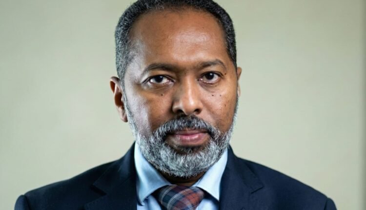 تدوينة لسياسي بارز تثير الجدل حول الطرف الذي يعرقل إنهاء الحرب في السودان