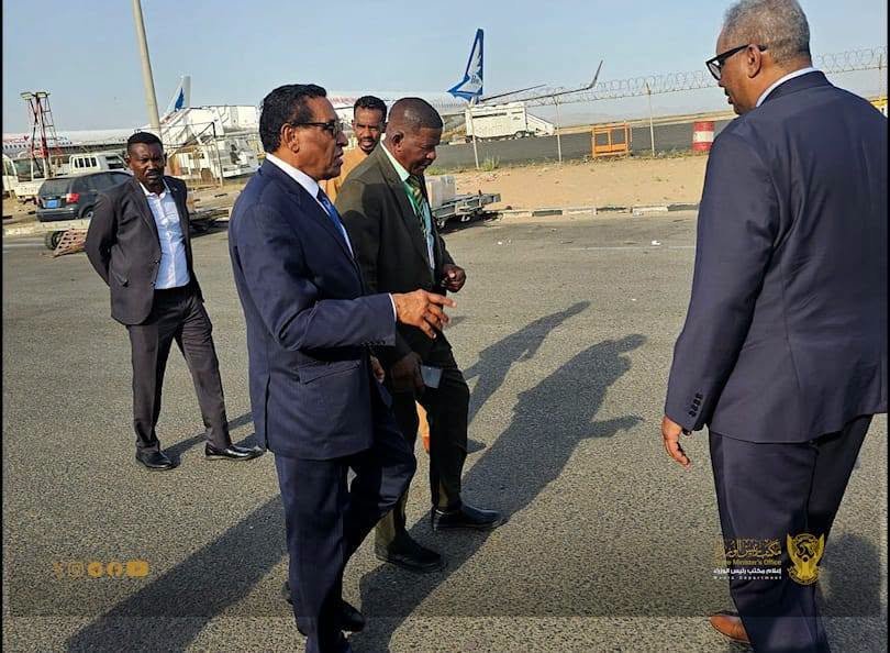 رئيس الوزراء السوداني يعود من زيارة خارجية ويزف بشريات عن العملات الأجنبية ويصدر توجيهات بشأن مطار بورتسودان
