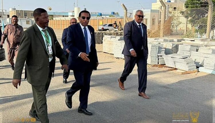 رئيس الوزراء السوداني يعود من زيارة خارجية ويزف بشريات عن العملات الأجنبية ويصدر توجيهات بشأن مطار بورتسودان