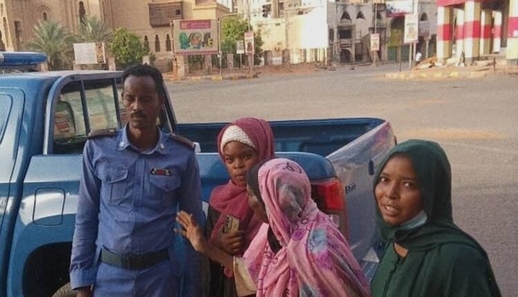 الشرطة تعلن إعادة إمرأة مسنة تاهت من أسرتها في الخرطوم