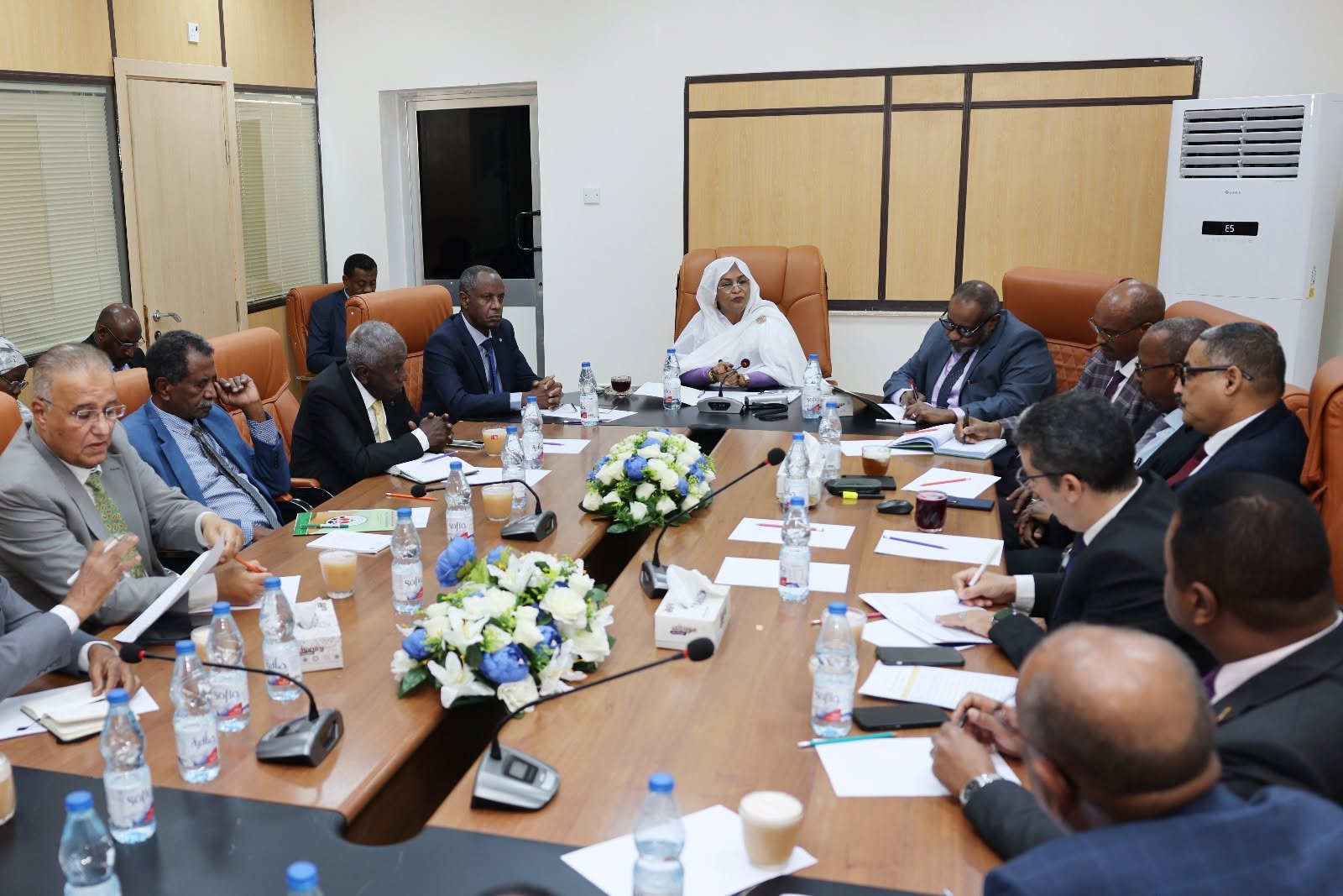 محافظ بنك السودان تكشف عن تحركات مصرفية مع قطر والسعودية وعمان وتعلن إستمرار ضخ النقد الأجنبي