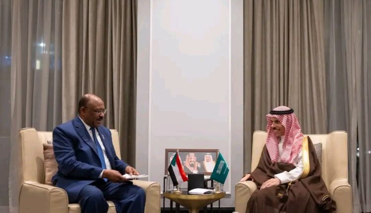 مباحثات بين وزيري خارجية السودان و السعودية في عمان