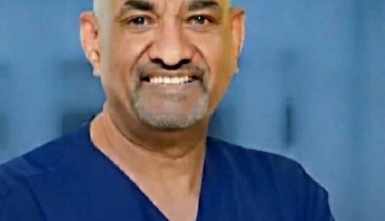 بعد معركة مع السرطان.. استشاري سوداني يعيد الأمل لأسرة في السعودية