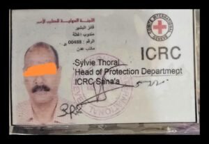 القبض على طبيب مزيف يحمل بطاقة عميد بالجيش وسلاحاً نارياً القبض على طبيب مزيف يحمل بطاقة عميد بالجيش وسلاحاً نارياً