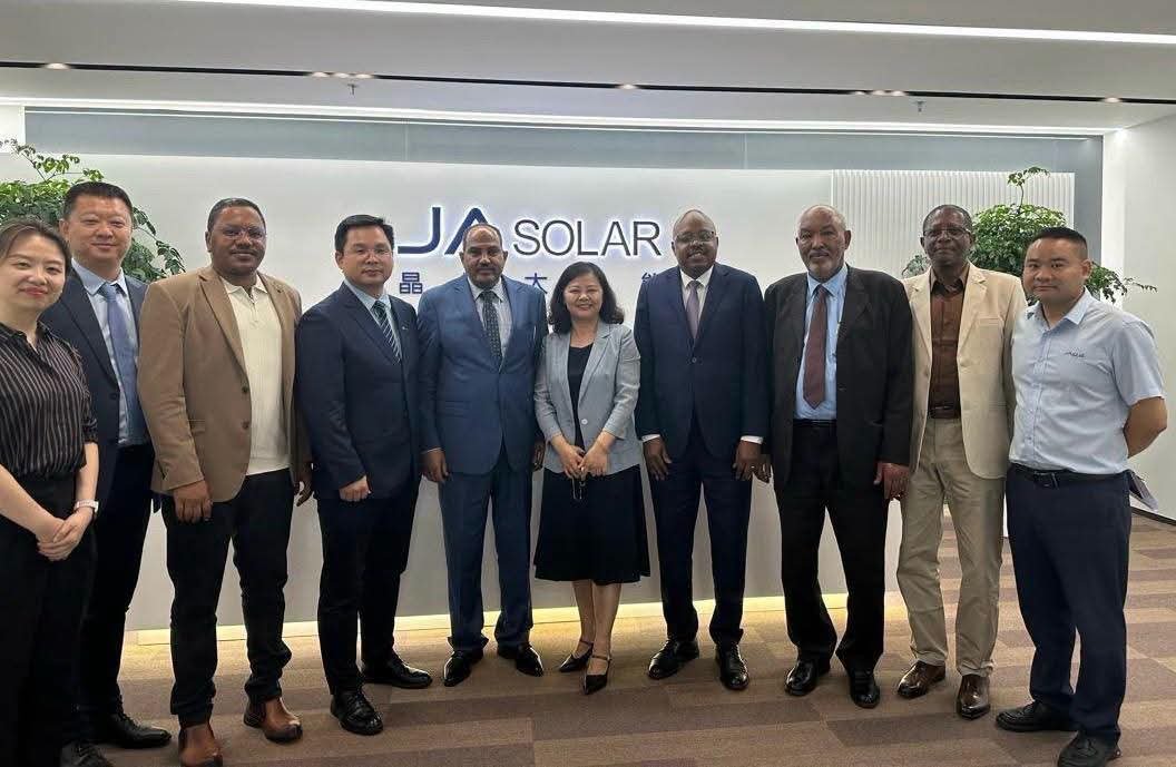 شراكة مرتقبة.. السودان يبحث مع عملاق صيني مشروعات الطاقة الشمسية شراكة مرتقبة.. السودان يبحث مع عملاق صيني مشروعات الطاقة الشمسية