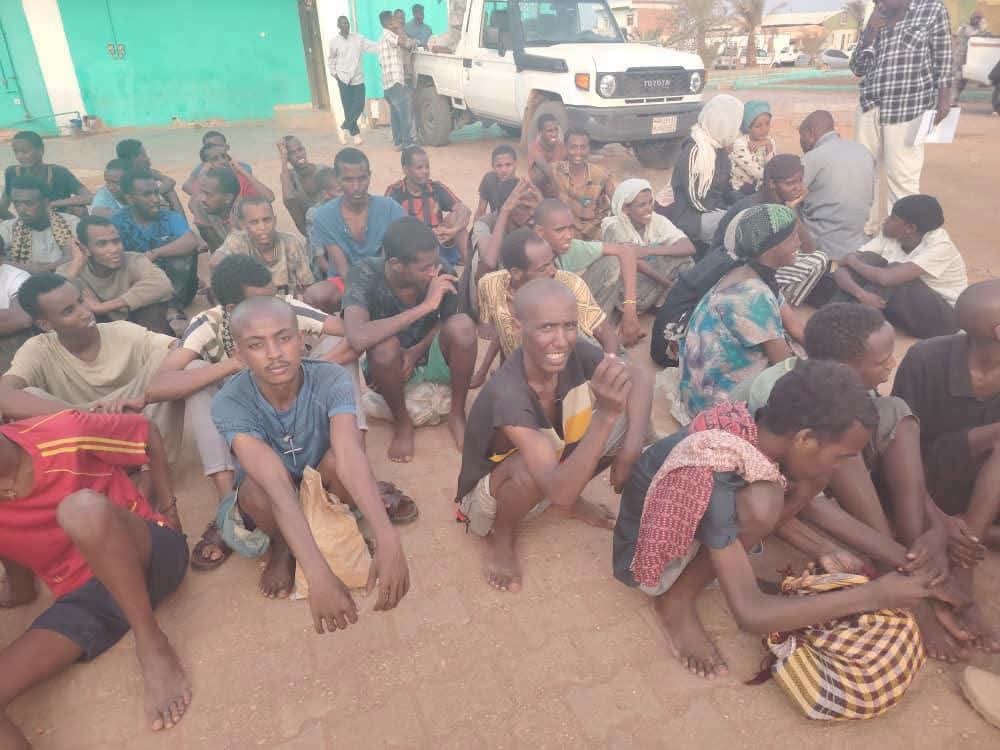 ضبط أسلحة ضخمة وأجانب في مقر بالخرطوم ..أكثر من 38 دوشكا ومدافع وقرنوف ودانات وقناصات وبنادق وآلاف الطلقات تفاصيل عملية مداهمة أمنية عسكرية