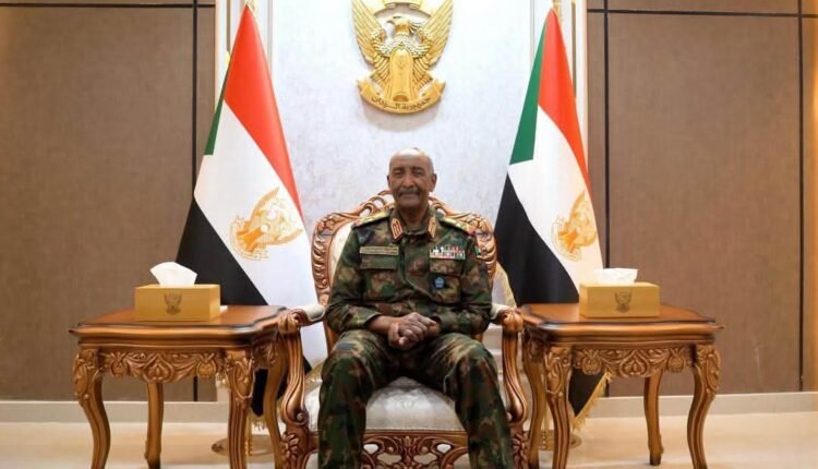 البرهان يتلقى دعوة رسمية لزيارة جوبا ويبحث مع قلواك العلاقات الثنائية وملفات السلام والنفط