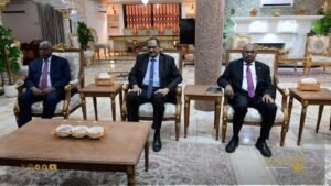 رئيس الوزراء يبحث مع مبعوث الرئيس الأوغندي تطورات الأوضاع في السودان وأوغندا تجدد موقفها من الحكومة الحالية رئيس الوزراء يبحث مع مبعوث الرئيس الأوغندي تطورات الأوضاع في السودان وأوغندا تجدد موقفها من الحكومة الحالية