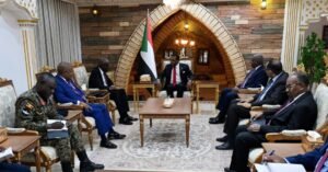 رئيس الوزراء يبحث مع مبعوث الرئيس الأوغندي تطورات الأوضاع في السودان وأوغندا تجدد موقفها من الحكومة الحالية رئيس الوزراء يبحث مع مبعوث الرئيس الأوغندي تطورات الأوضاع في السودان وأوغندا تجدد موقفها من الحكومة الحالية