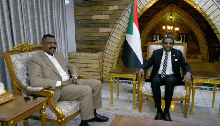 كامل إدريس يتعهد بإعمار مناطق الحرب.. وكيكل يطلق رسالة جديدة بشأن دارفور وكردفان