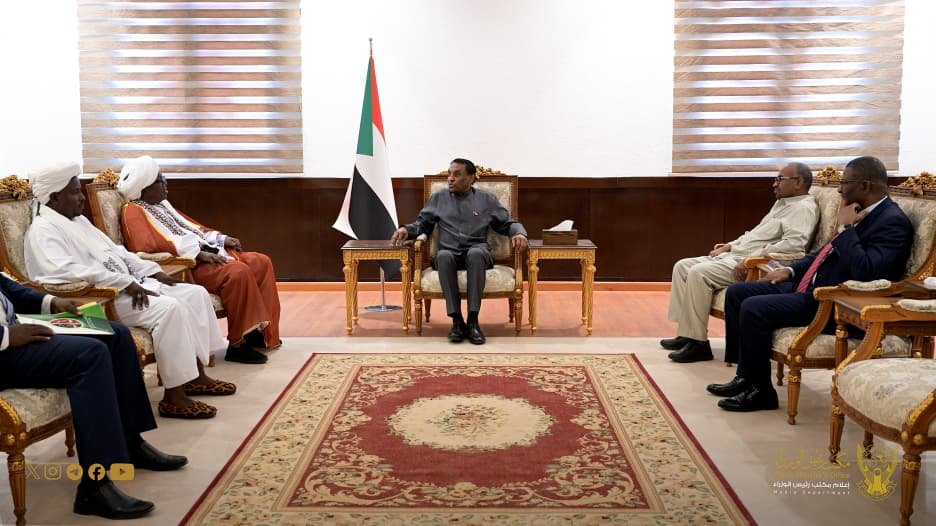 رئيس الوزراء يبحث مع سلطان دار مساليت أوضاع النازحين واللاجئين والمتأثرين بالحرب رئيس الوزراء يبحث مع سلطان دار مساليت أوضاع النازحين واللاجئين والمتأثرين بالحرب
