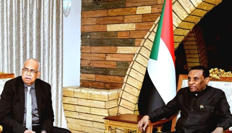 الكهرباء والنفط على طاولة رئيس الوزراء.. إعلان عن مشروعات جديدة تدخل الخدمة قريباً