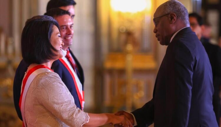 رسالة من البرهان إلى رئيسة البيرو خلال مراسم التنصيب