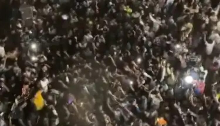 تدخل أمني يفض حفلاً غنائياً في أمدرمان بعد إغلاق شارع رئيسي وإثارة جدل واسع
