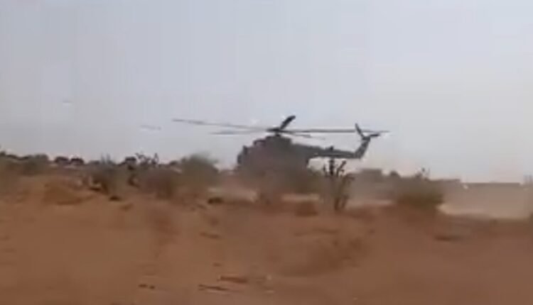 فيديو يوثق لحظة هبوط مروحية البرهان في جبرة الشيخ وسط دهشة الجميع