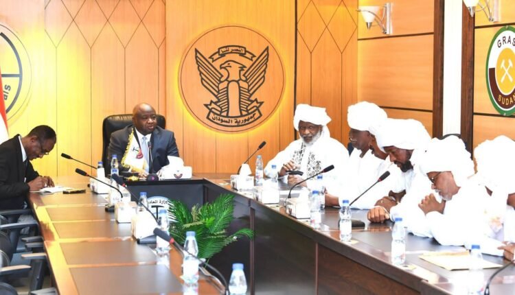 وزير المعادن السوداني يبحث مع قيادات نهر النيل حقوق المجتمعات في مناطق التعدين