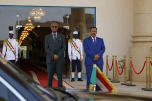 "شاهد بالصور".. البرهان يصل القصر الجمهوري لاعتماد عدد من السفراء الجدد "شاهد بالصور".. البرهان يصل القصر الجمهوري لاعتماد عدد من السفراء الجدد