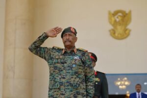 "شاهد بالصور".. البرهان يصل القصر الجمهوري لاعتماد عدد من السفراء الجدد "شاهد بالصور".. البرهان يصل القصر الجمهوري لاعتماد عدد من السفراء الجدد