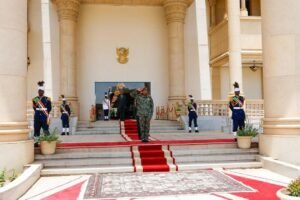 "شاهد بالصور".. البرهان يصل القصر الجمهوري لاعتماد عدد من السفراء الجدد "شاهد بالصور".. البرهان يصل القصر الجمهوري لاعتماد عدد من السفراء الجدد