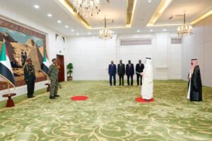 "بالصور" البرهان يتسلم بالقصر الجمهوري أوراق اعتماد السفير السعودي الجديد لدى السودان "بالصور" البرهان يتسلم بالقصر الجمهوري أوراق اعتماد السفير السعودي الجديد لدى السودان