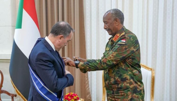 السفير التركي يودّع السودان بتكريم من البرهان وتصريحات نارية