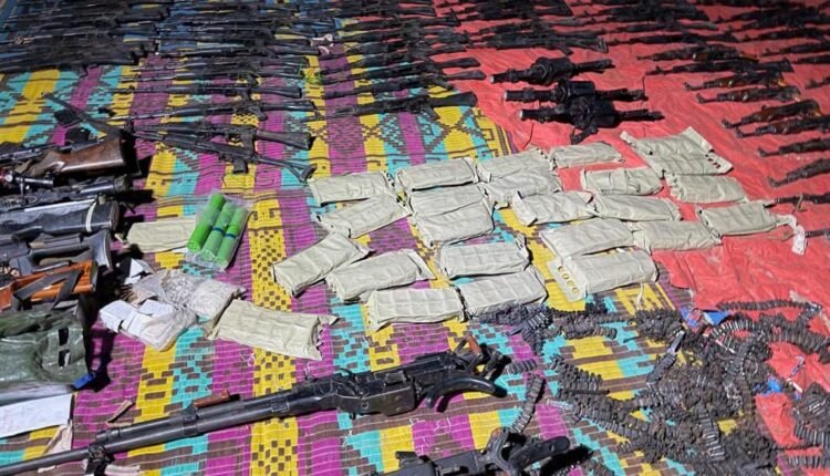 237 كلاشنكوف وقاذفات قنابل ومدفعا دوشكا.. تفاصيل ضبطية كبيرة لمكافحة التهريب في نهر النيل