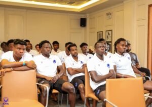 الألماني زينباور يتسلم مهامه في الهلال ويضع برنامج إسعافي لدوري الأبطال الألماني زينباور يتسلم مهامه في الهلال ويضع برنامج إسعافي لدوري الأبطال