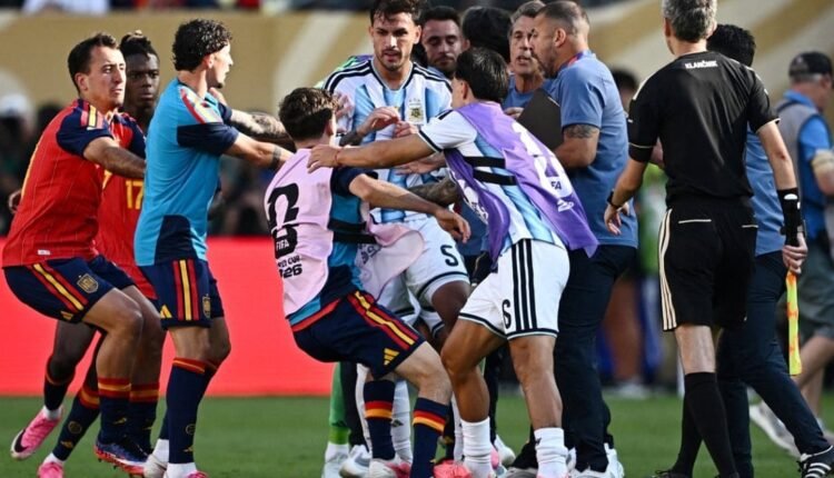 إيقاف “10” مباريات..الفيفا يفرض عقوبات ثقيلة على نجوم الأرجنتين