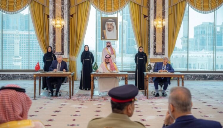 اتفاقية تاريخية في مكة.. شراكة دفاعية تجمع السعودية وتركيا وباكستان