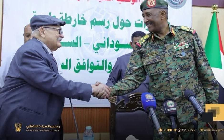 لقاء بين البرهان ونبيل أديب يناقش العفو عن قيادات من تحالف «صمود» لقاء بين البرهان ونبيل أديب يناقش العفو عن قيادات من تحالف «صمود»