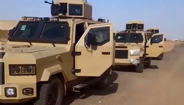 جنود في الجيش السوداني يستعرضون المدرعات الباكستانية الجديدة “فيديو”