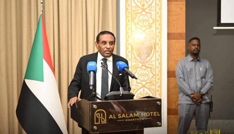 كامل إدريس يكشف تحركات الحكومة للسلام ويؤكد التمسك بالسيادة الوطنية