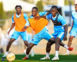 الهلال يرفع نسق تحضيراته ويفقد عناصر مؤثرة في النزال الأفريقي الهلال يرفع نسق تحضيراته ويفقد عناصر مؤثرة في النزال الأفريقي