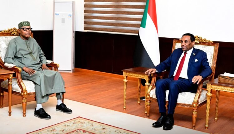 رئيس الوزراء يبحث مع الآلية الخماسية دعم السلام والحوار في السودان