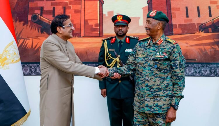 سفير باكستان الجديد يبعث برسالة دعم إلى البرهان ويكشف أولويات بلاده في السودان