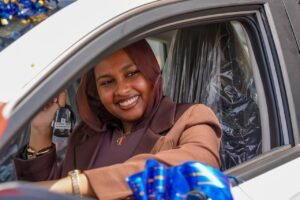 البرهان يمنح الأولى في الشهادة السودانية وسام التفوق من الطبقة الأولى وسيارة البرهان يمنح الأولى في الشهادة السودانية وسام التفوق من الطبقة الأولى وسيارة