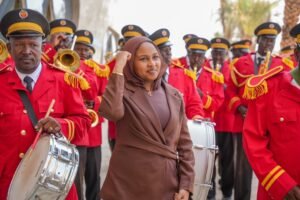 البرهان يمنح الأولى في الشهادة السودانية وسام التفوق من الطبقة الأولى وسيارة البرهان يمنح الأولى في الشهادة السودانية وسام التفوق من الطبقة الأولى وسيارة