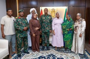 البرهان يمنح الأولى في الشهادة السودانية وسام التفوق من الطبقة الأولى وسيارة البرهان يمنح الأولى في الشهادة السودانية وسام التفوق من الطبقة الأولى وسيارة