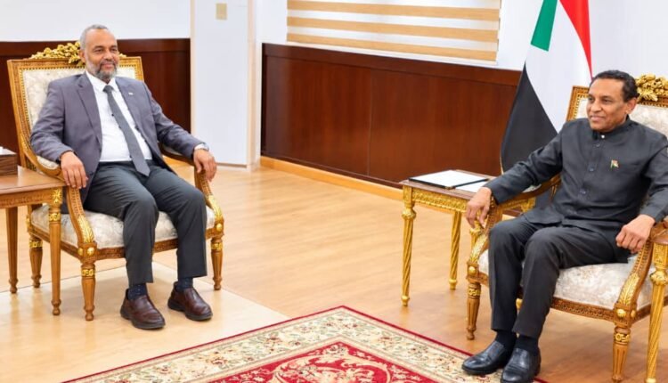 رئيس الوزراء يتلقى مؤشرات جديدة عن الوضع الصحي والوبائي في السودان