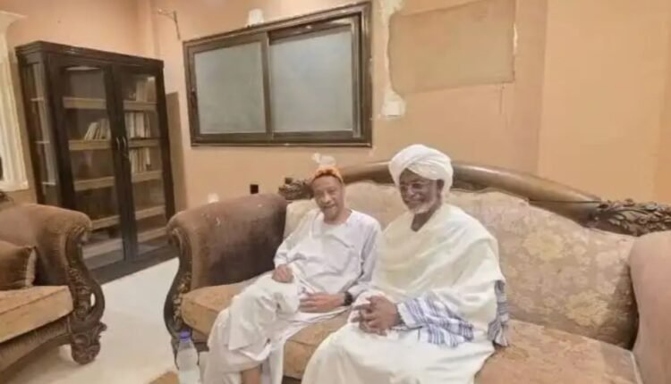علي كرتي في ظهور جديد برفقة مستشار رئيس الوزراء.. تفاصيل اللقاء