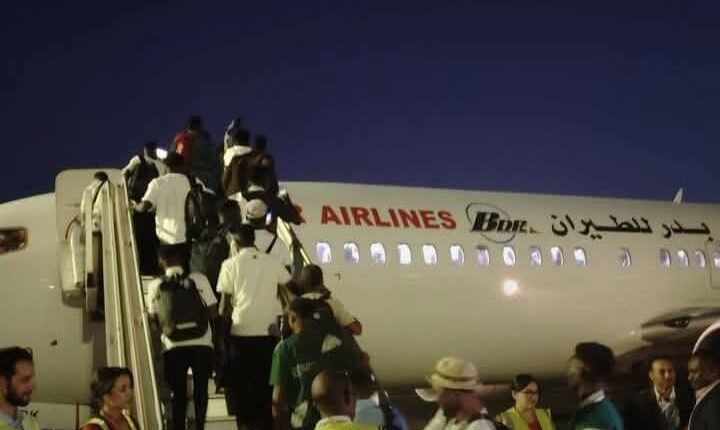 بداية رحلة العودة.. أول فوج من السودانيين يغادر المغرب جواً إلى بورتسودان