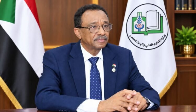 قرار أثار الجدل.. التعليم العالي يكشف الحقيقة بشأن الطلاب دون 18 عاماً
