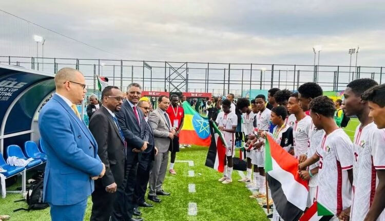 من باكو.. الإعيسر يساند صقور السودان الصغار في المونديال