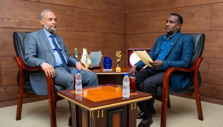 وزير الصحة السوداني يكشف عن خطة خمسية لإعادة بناء النظام الصحي ويعلن استعادة 85% من المؤسسات الصحية في العاصمة